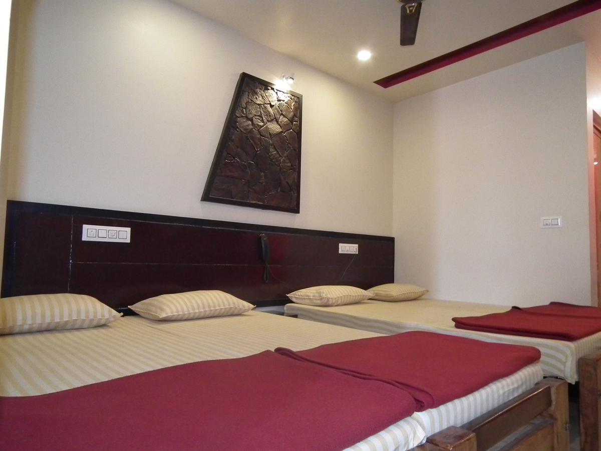 Chikmagalūr Galaxy Lodge מראה חיצוני תמונה